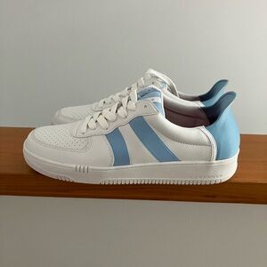 Redvanley Contender spikeless golf shoes.